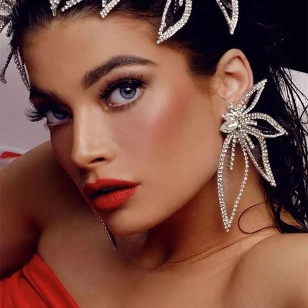 fashion trend leaf alloy diamond rhinestone exaggerated earrings women's luxury shiny long earrings, Golden
fashion trend leaf alloy diamond rhinestone exaggerated earrings women's luxury shiny long earrings, Golden