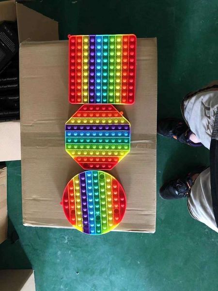 2021 decompression toys 20cm large size rainbow camouflage rodent control pop children's intelligence
2021 decompression toys 20cm large size rainbow camouflage rodent control pop children's intelligence