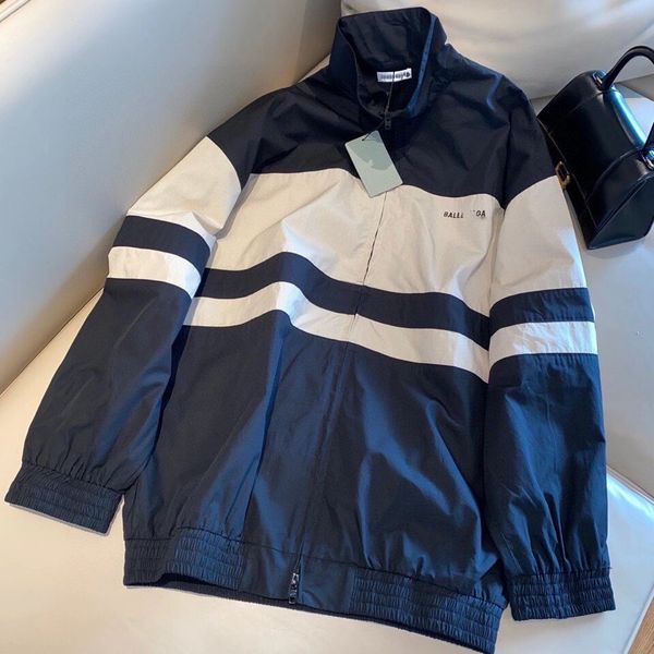 21 autumn fashion black apricot contrast os stormsuit jacket silhouette is thin, texture and fabric details are excellent
21 autumn fashion black apricot contrast os stormsuit jacket silhouette is thin, texture and fabric details are excellent