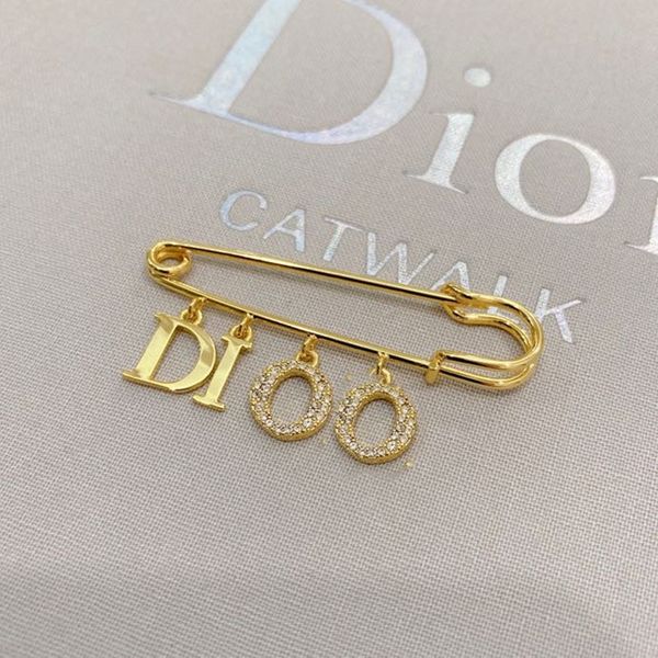 new letter inlaid diamond brooch women's high version brass material fashion net red same bra, Gray
new letter inlaid diamond brooch women's high version brass material fashion net red same bra, Gray