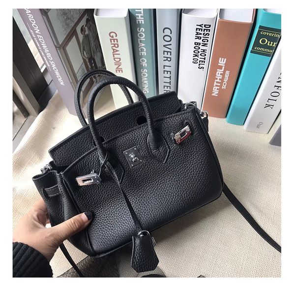 european and american stylish good texture mini bag genuine leather crossbody small bag womens bag first layer cowhide leather single-should
european and american stylish good texture mini bag genuine leather crossbody small bag womens bag first layer cowhide leather single-should