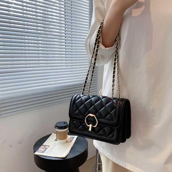 lingge embroidery thread lock clamshell chain bag female summer 2021 korean fashion one-shoulder messenger small square cross body
lingge embroidery thread lock clamshell chain bag female summer 2021 korean fashion one-shoulder messenger small square cross body