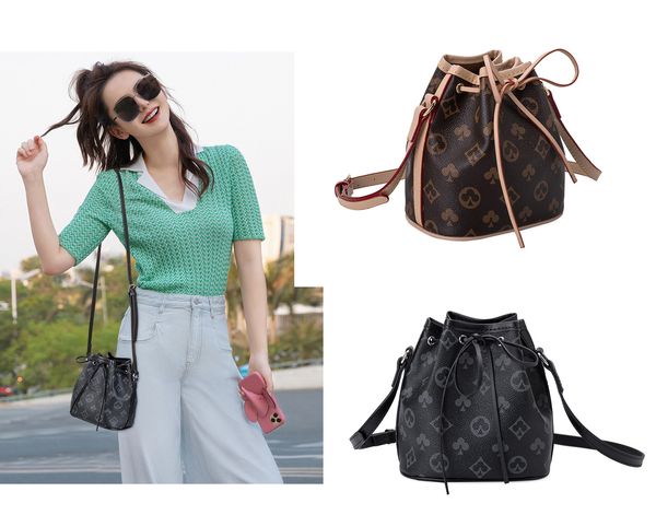 made in china wholesale cross-body bag women on the new fashion versatile printing single shoulder small bags pulling rope mini mobile phone
made in china wholesale cross-body bag women on the new fashion versatile printing single shoulder small bags pulling rope mini mobile phone