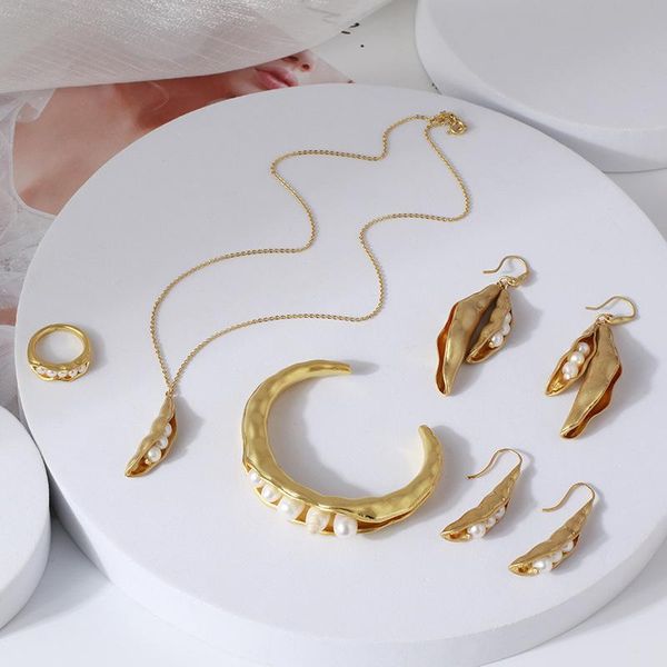 bangle vintage jewelry sets for women retro gold bean pod with pearl opening bracelet necklace earring and finger ring luxury gift, Black
bangle vintage jewelry sets for women retro gold bean pod with pearl opening bracelet necklace earring and finger ring luxury gift, Black