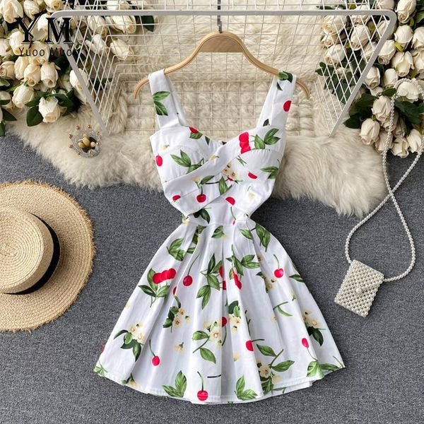 yuoomuoo chest padded spaghetti strap mini dress 2021 summer korean fashion floral and polka dot print beach short casual dresses, Black;gray
yuoomuoo chest padded spaghetti strap mini dress 2021 summer korean fashion floral and polka dot print beach short casual dresses, Black;gray