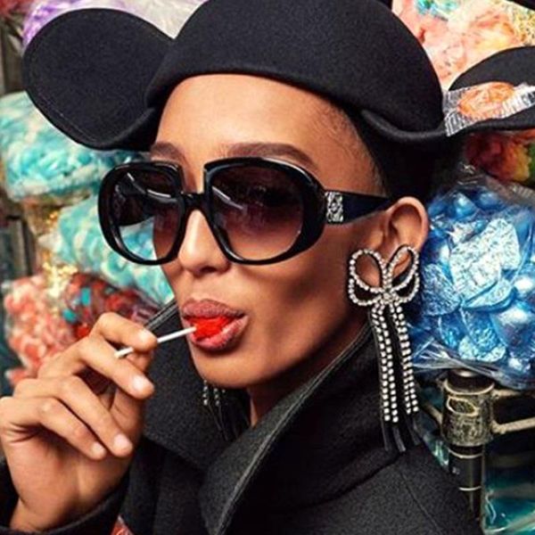 sunglasses fashion luxury blac design square gradient women vintage metal flower brand frame oversized sun glasses female sequin, White;black
sunglasses fashion luxury blac design square gradient women vintage metal flower brand frame oversized sun glasses female sequin, White;black