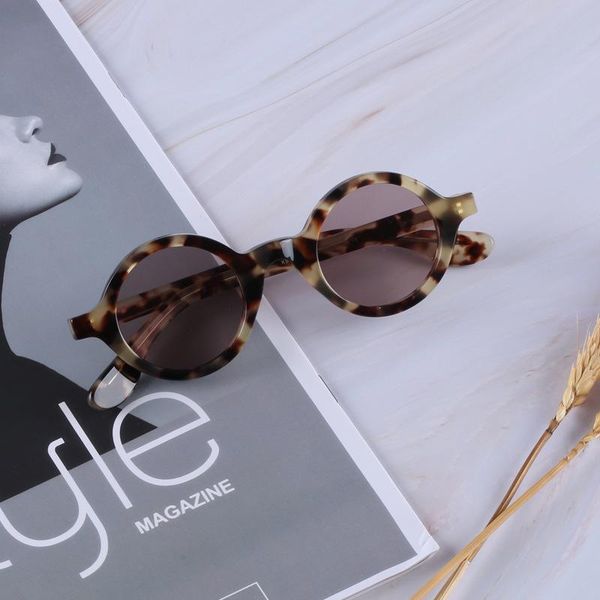 sunglasses round plate men and women customized myopia polarized fashion big frame frame., White;black
sunglasses round plate men and women customized myopia polarized fashion big frame frame., White;black