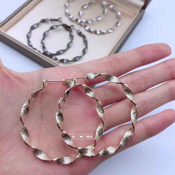 european and american simple earrings sweet temperament metal line love fashion for women girls hoop & huggie, Golden;silver
european and american simple earrings sweet temperament metal line love fashion for women girls hoop & huggie, Golden;silver