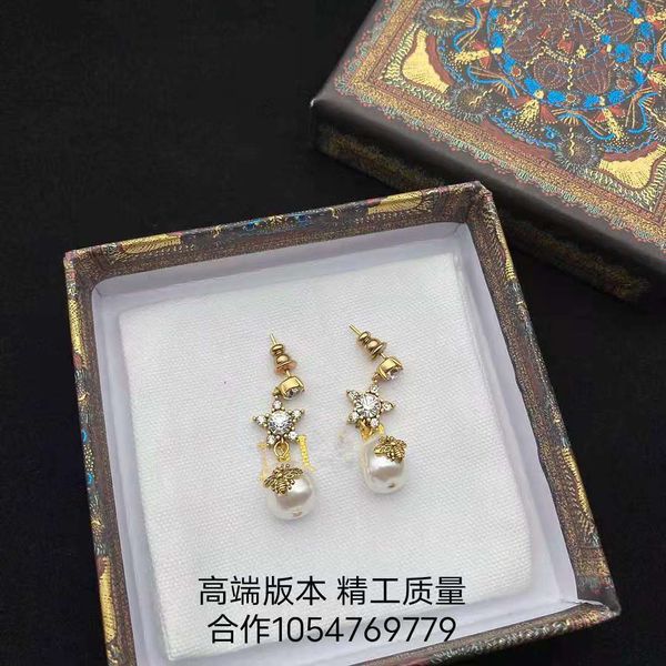 d family earrings new ins style earrings women's advanced sense net red cd simple personality, Golden
d family earrings new ins style earrings women's advanced sense net red cd simple personality, Golden
