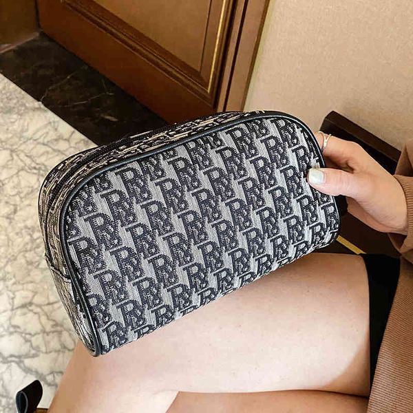 large capacity cosmetic bag printing waterproof storage travel business wash purse
large capacity cosmetic bag printing waterproof storage travel business wash purse