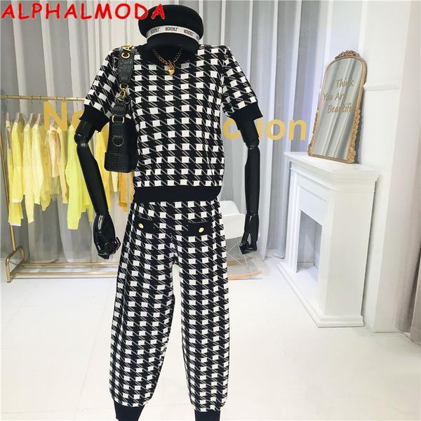 women's tracksuits alphalmoda 2021 spring summer classical black white plaids women knitting short-sleeved sweater + pants 2pcs set, Gray
women's tracksuits alphalmoda 2021 spring summer classical black white plaids women knitting short-sleeved sweater + pants 2pcs set, Gray