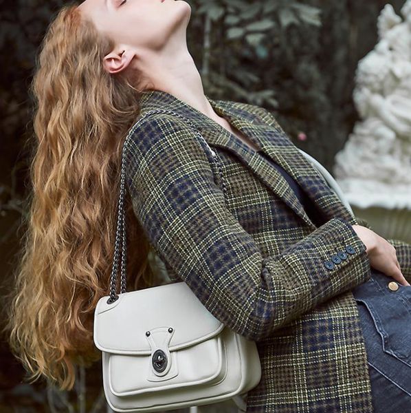 cross body spring/summer chain bag niche design large capacity messenger shoulder underarm
cross body spring/summer chain bag niche design large capacity messenger shoulder underarm