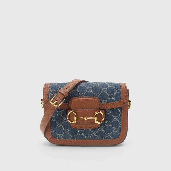 handbag style canvas one shoulder small square bag casual messenger cloth beancurd french horse buckle saddle, Black;red
handbag style canvas one shoulder small square bag casual messenger cloth beancurd french horse buckle saddle, Black;red