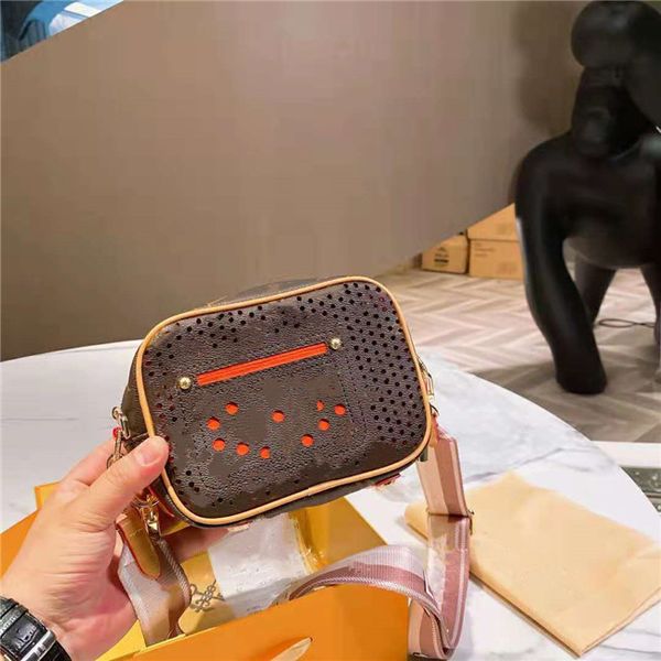 the brand's latest mid- a nd old-fashioned hollow-out bags casual and versatile one-shoulder diagonal bag luxury designer ladies handba
the brand's latest mid- a nd old-fashioned hollow-out bags casual and versatile one-shoulder diagonal bag luxury designer ladies handba