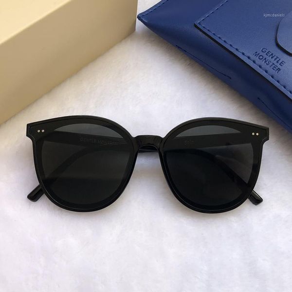 2020 women brand designer sunglasses fashion lady elegant gm sun glasses men trendy star sunglasses original box packaging solo1, White;black
2020 women brand designer sunglasses fashion lady elegant gm sun glasses men trendy star sunglasses original box packaging solo1, White;black