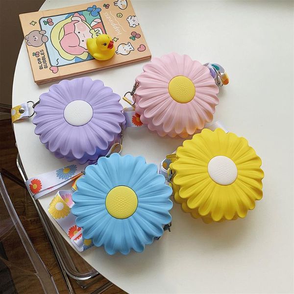 shoulder bags women's bag fashion daisy shape silicone hit color crossbody for women casual ladies round shopper handbags
shoulder bags women's bag fashion daisy shape silicone hit color crossbody for women casual ladies round shopper handbags