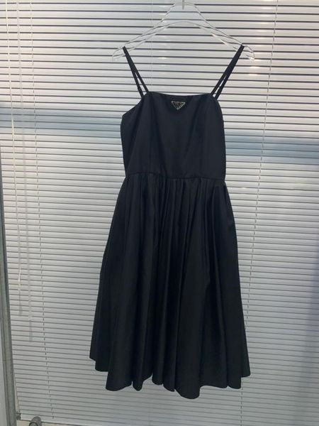 2021 spring and summer new style classic metal triangle suspender girl's dress versatile skirt, Black;gray
2021 spring and summer new style classic metal triangle suspender girl's dress versatile skirt, Black;gray