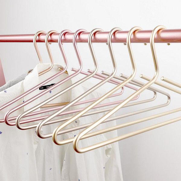 pcs/lot 42cm solid aluminum clothes hangers household clothing store metal suit hanger simple style bold thickened coat rack & racks
pcs/lot 42cm solid aluminum clothes hangers household clothing store metal suit hanger simple style bold thickened coat rack & racks