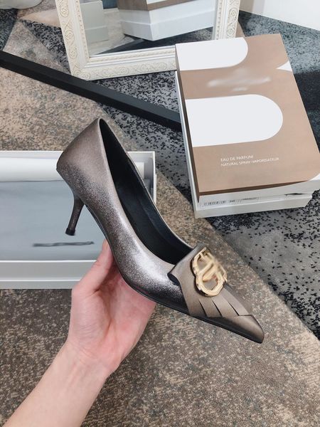 2021 good quality fashion women luxurys designers shoes designer sandals womens luxury high heels sandal dress shoess with box size 35-41 -b, Black
2021 good quality fashion women luxurys designers shoes designer sandals womens luxury high heels sandal dress shoess with box size 35-41 -b, Black