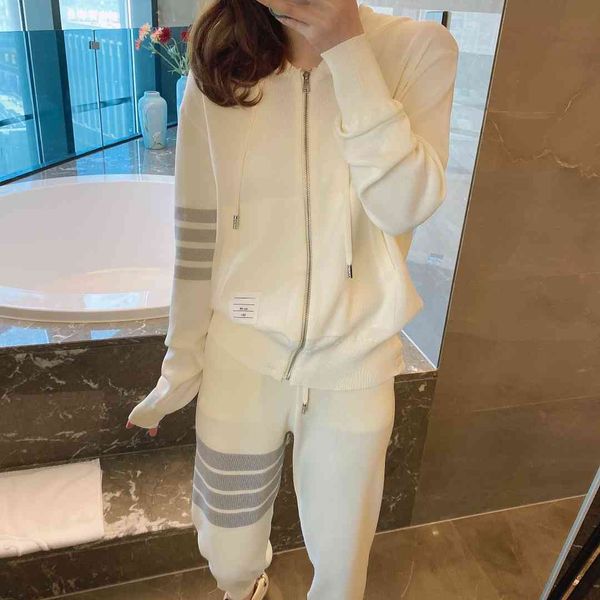 1360 silk hat shirt four bar stripe college style korean ice hemp spring and summer new sweater hoodie, White;black
1360 silk hat shirt four bar stripe college style korean ice hemp spring and summer new sweater hoodie, White;black