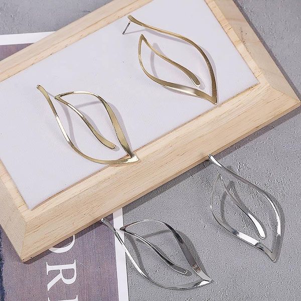 simple fashion female gold silver color metal geometric hollow leaf shape drop earrings for women statement party jewelry gifts dangle & cha
simple fashion female gold silver color metal geometric hollow leaf shape drop earrings for women statement party jewelry gifts dangle & cha