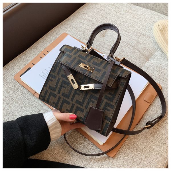 fashion mini shopping bags handbag trend letters with scarves women's temperament straddle shoulder bag designer large capacity
fashion mini shopping bags handbag trend letters with scarves women's temperament straddle shoulder bag designer large capacity