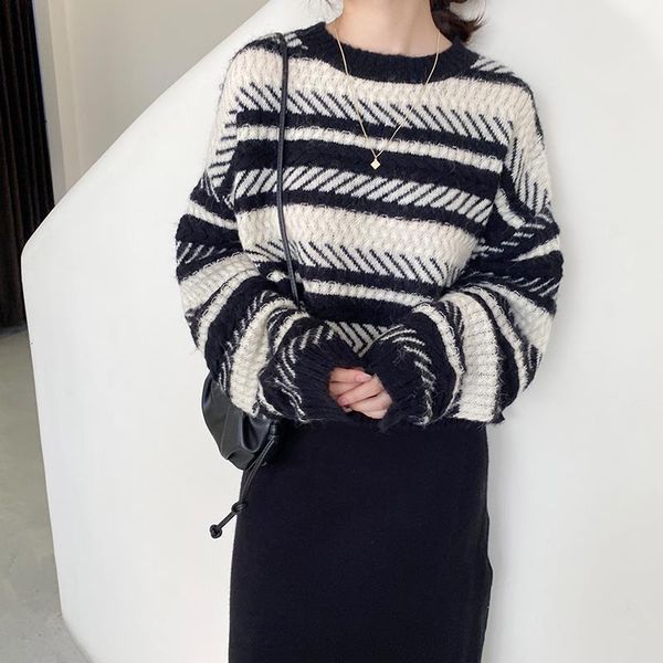 sweater knit national style women's 2021 autumn and winter korean version lazy loose long sleeve striped fashion, White;black
sweater knit national style women's 2021 autumn and winter korean version lazy loose long sleeve striped fashion, White;black