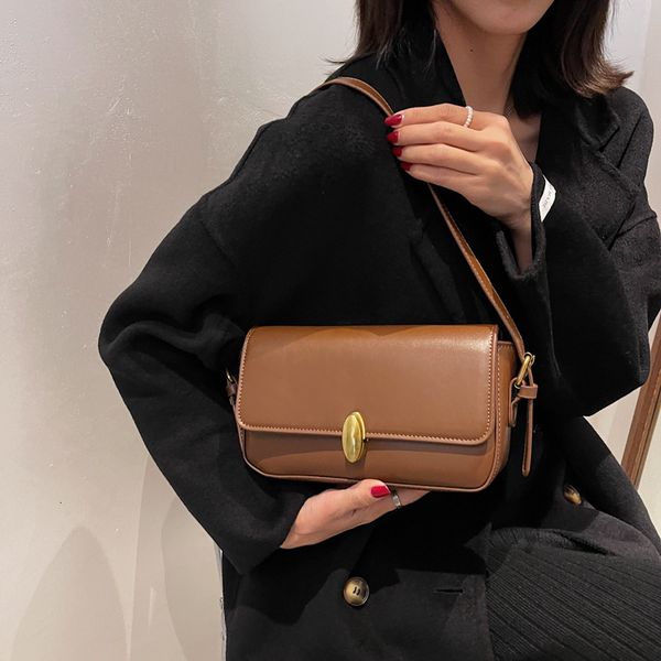 simple small bags are popular this year. 2021 fashion autumn single shoulder women's foreign style messenger
simple small bags are popular this year. 2021 fashion autumn single shoulder women's foreign style messenger