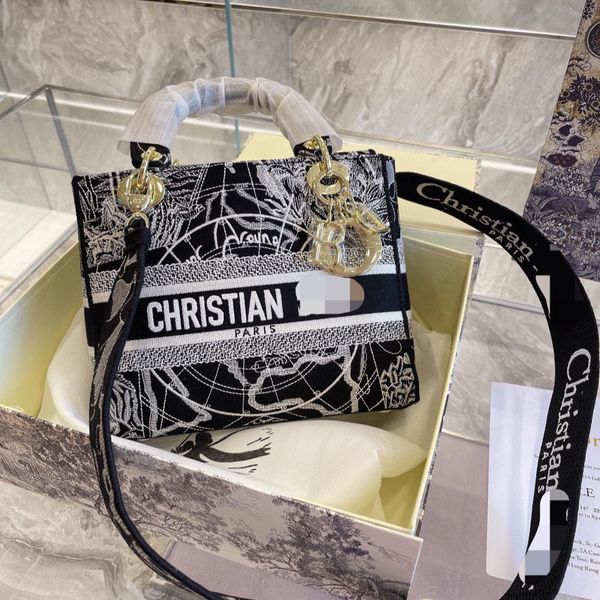 factory outlet luxury handbags and storage bags christian 2021 new diana bag jacquard embroidery hand messenger women's fashion canvas
factory outlet luxury handbags and storage bags christian 2021 new diana bag jacquard embroidery hand messenger women's fashion canvas