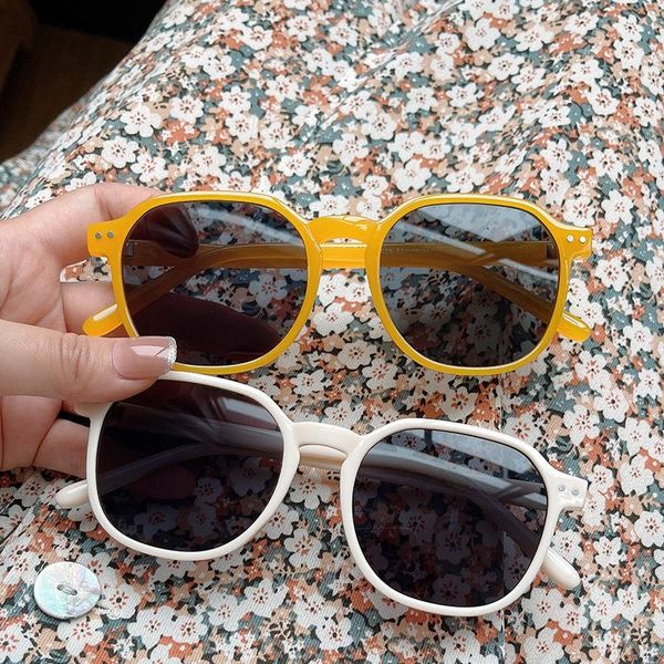 sunglasses fashion trending women men glasses vintage round milk tea color metal hinge luxury designer decorative uv400, White;black
sunglasses fashion trending women men glasses vintage round milk tea color metal hinge luxury designer decorative uv400, White;black