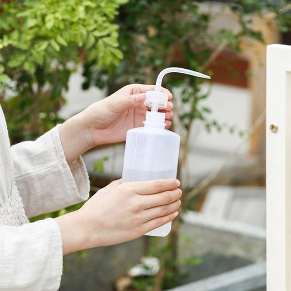 watering equipments succulent elbow squeeze type pointed mouth vase detail glue kettle
watering equipments succulent elbow squeeze type pointed mouth vase detail glue kettle