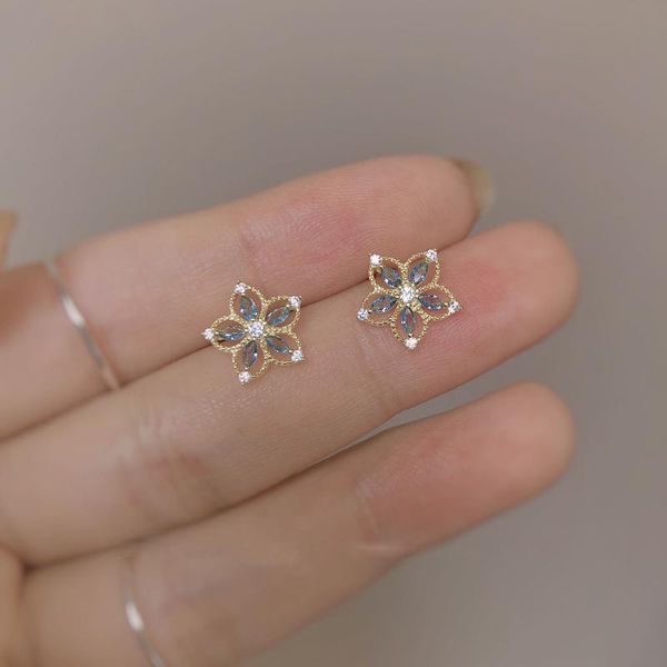 stud designer original blue gold rim inlaid orchid earrings hollow flowers luxury exquisite charm ladies silver jewelry, Golden;silver
stud designer original blue gold rim inlaid orchid earrings hollow flowers luxury exquisite charm ladies silver jewelry, Golden;silver