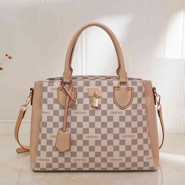 handbag women's large capacity 2021 fashion checkerboard single shoulder messenger bag contrast color temperament, Black;red
handbag women's large capacity 2021 fashion checkerboard single shoulder messenger bag contrast color temperament, Black;red