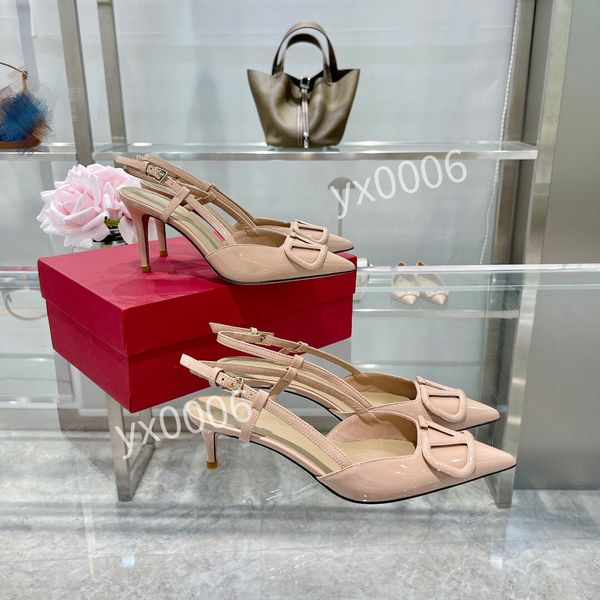 2022 designer women's luxury red men's and men 35-42 shoes sneakers fashion valenti low casual flat outdoor zapatillas driving yh2, Red;white
2022 designer women's luxury red men's and men 35-42 shoes sneakers fashion valenti low casual flat outdoor zapatillas driving yh2, Red;white