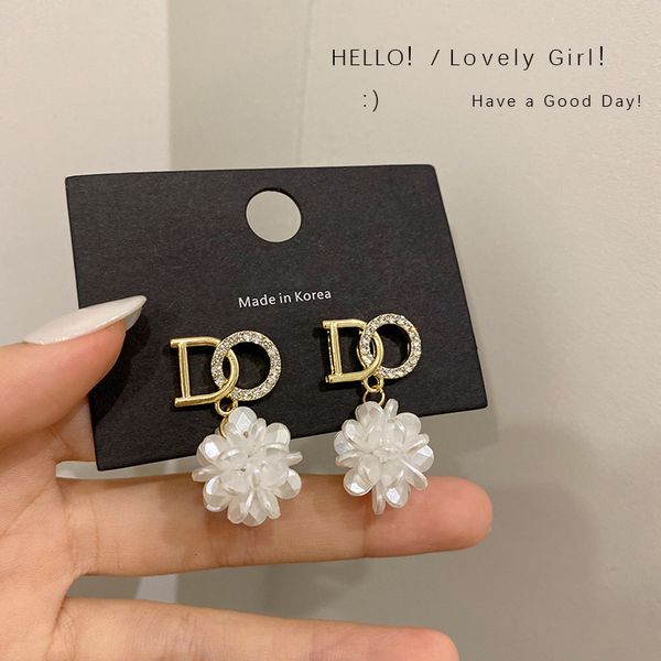 minority flower earrings korean personality cold wind d letter female diamond inlaid temperament simple acrylic, Golden
minority flower earrings korean personality cold wind d letter female diamond inlaid temperament simple acrylic, Golden