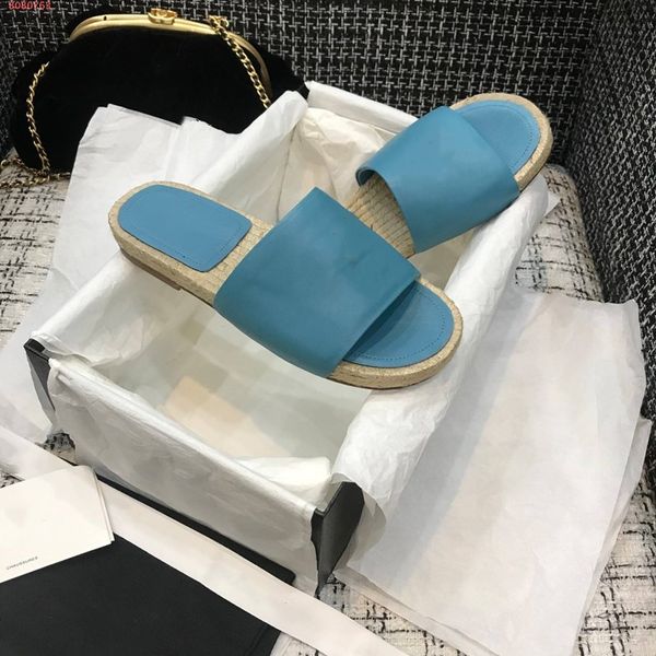 2021 fashion luxury ladies platform slippers comfortable joker summer cool beach shoes leather material size 35-41, Black
2021 fashion luxury ladies platform slippers comfortable joker summer cool beach shoes leather material size 35-41, Black