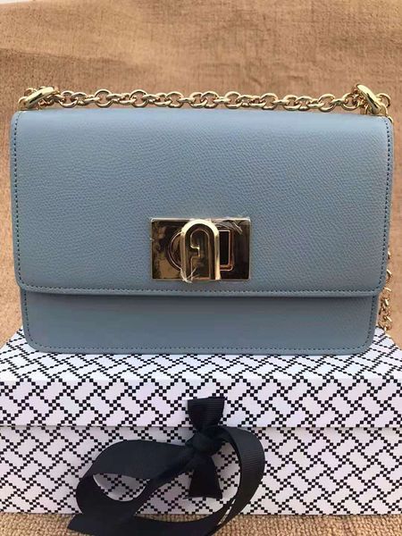 1927 small square chain female commuter temperament satchel can salt sweet single shoulder leather lady bag
1927 small square chain female commuter temperament satchel can salt sweet single shoulder leather lady bag