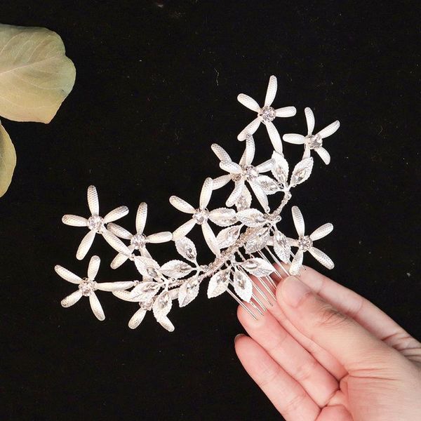 hair clips & barrettes okily fashion bridal jewelry flower headpiece white color star shape wedding haircomb beautiful comb dress accessorie, Golden;silver
hair clips & barrettes okily fashion bridal jewelry flower headpiece white color star shape wedding haircomb beautiful comb dress accessorie, Golden;silver