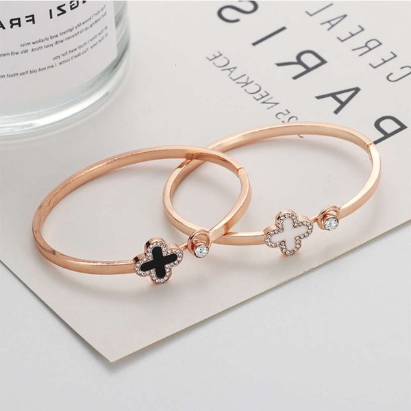 hand catenary tiktok rose gold female vibrato with the same four leaf flower bracelet open bracelet, Golden;silver
hand catenary tiktok rose gold female vibrato with the same four leaf flower bracelet open bracelet, Golden;silver