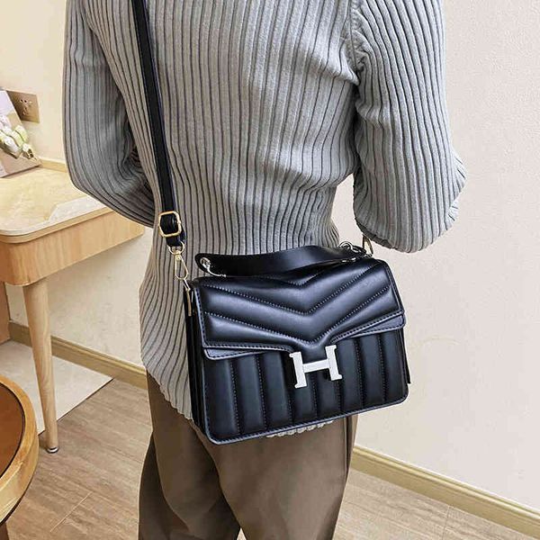 2022 factory wholesale goddess summer bag embossed temperament one shoulder portable messenger small square bag fashion net red
2022 factory wholesale goddess summer bag embossed temperament one shoulder portable messenger small square bag fashion net red