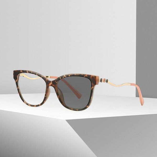 outdoor eyewear fashion pochromic glasses myopia special designed frame with lens full degree choice from -50 to -600
outdoor eyewear fashion pochromic glasses myopia special designed frame with lens full degree choice from -50 to -600
