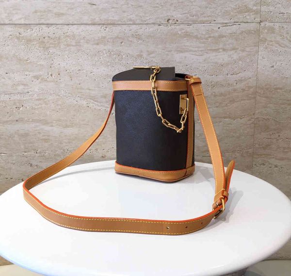 barrel shaped handbag tote shoulder bag women totes genuine leather fashion bags all colors high quality
barrel shaped handbag tote shoulder bag women totes genuine leather fashion bags all colors high quality