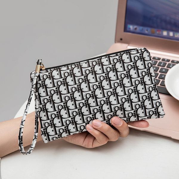 new women's simple large capacity letter hand zero wallet mobile phone bag, Red;black
new women's simple large capacity letter hand zero wallet mobile phone bag, Red;black