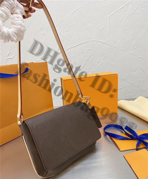 women brand 2 pieces armpit shoulder hand bags and purses wallet genuine leather m size small handbags luxury design popular ladies one side
women brand 2 pieces armpit shoulder hand bags and purses wallet genuine leather m size small handbags luxury design popular ladies one side