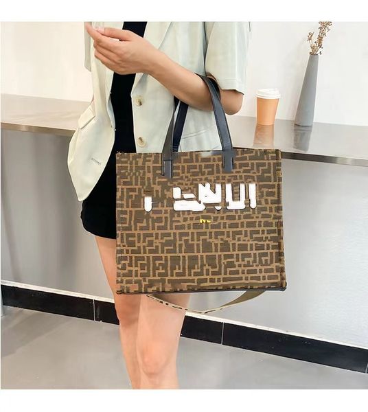 large capacity bag female summer 2021 new fashion contrast color single shoulder messenger net red broadband portable tote bag
large capacity bag female summer 2021 new fashion contrast color single shoulder messenger net red broadband portable tote bag