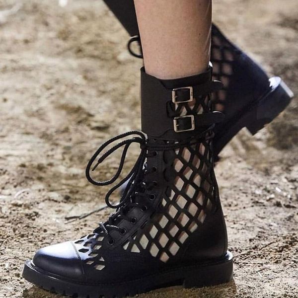 boots real leather runway flat roman women bootie black/white rome cut-out summer hollow-out buckles mulheres botas
boots real leather runway flat roman women bootie black/white rome cut-out summer hollow-out buckles mulheres botas