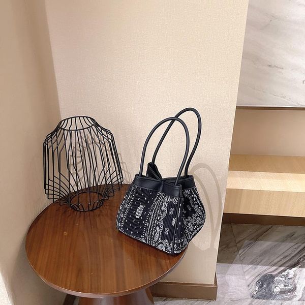 evening bags shoulder bag for women candy stripe decorate cross body versatile and simple ladies side fashion cashew flower
evening bags shoulder bag for women candy stripe decorate cross body versatile and simple ladies side fashion cashew flower