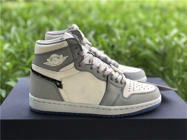 2021 release authentic 1 high og outdoor shoes men women 1s wolf grey sail pn dust white with original box bag cn8607-002
2021 release authentic 1 high og outdoor shoes men women 1s wolf grey sail pn dust white with original box bag cn8607-002