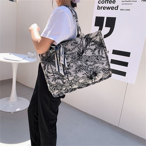 sale 90% off french large capacity women's new shopping bag portable tote messenger bag wholesale store 
sale 90% off french large capacity women's new shopping bag portable tote messenger bag wholesale store