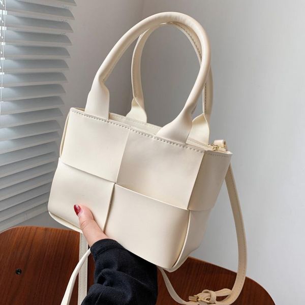 evening bags ladies one-shoulder woven bag 2021 summer solid color female all-match messenger handbag 
evening bags ladies one-shoulder woven bag 2021 summer solid color female all-match messenger handbag